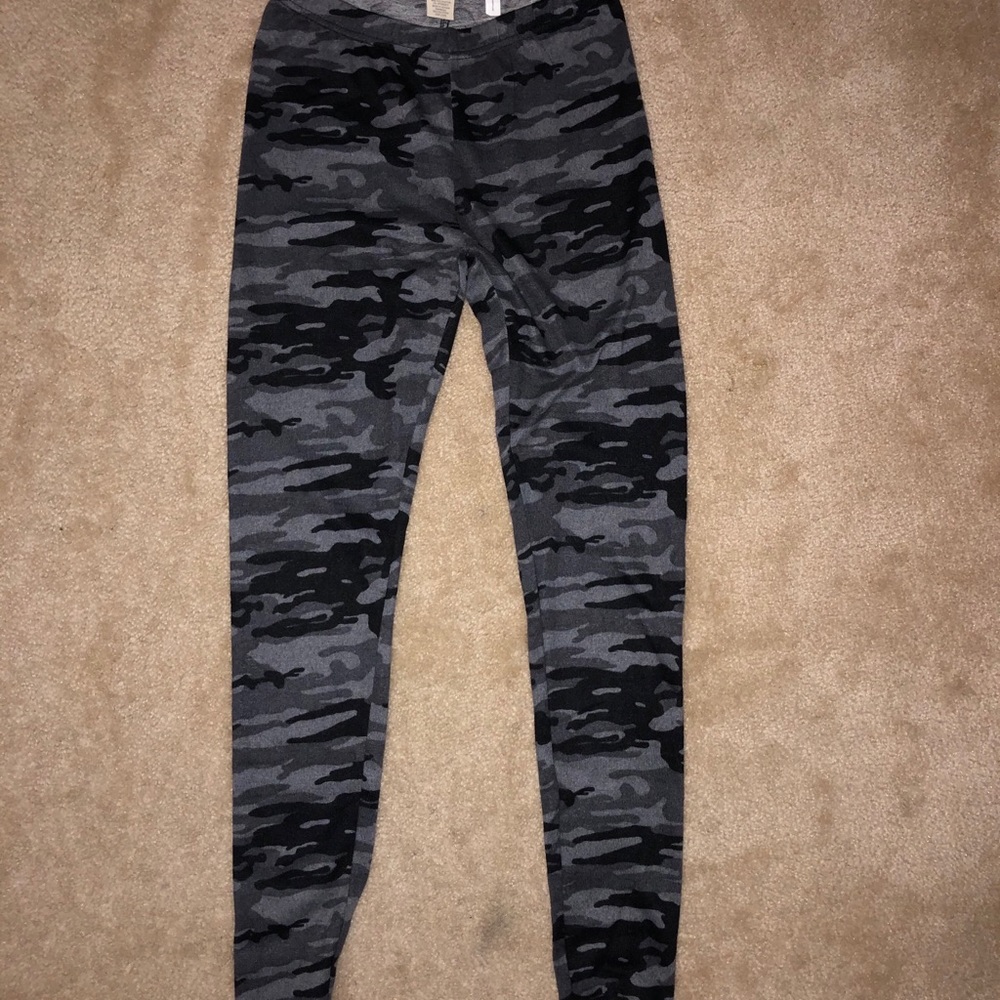 soft camo leggings. new with tags!!